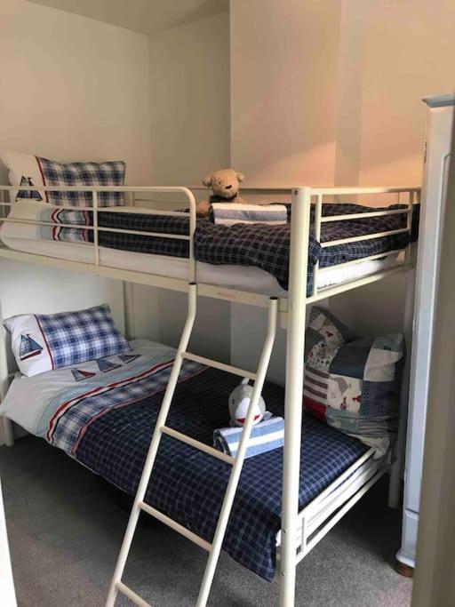 Lilly'S Cottage, Filey, Sleeps 8 Екстериор снимка