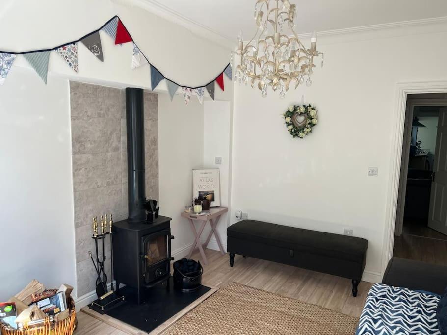 Lilly'S Cottage, Filey, Sleeps 8 Екстериор снимка