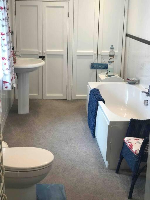 Lilly'S Cottage, Filey, Sleeps 8 Екстериор снимка